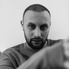 Poslechněte si interpreta Kuznetsov, sledujte hudební videa, přečtěte si životopis, podívejte se na data turné a další informace.
