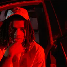 Ouve LIQ, vê vídeos de música, lê a biografia, vê as datas da digressão e muito mais!