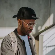 聆聽 June Jissle、觀看音樂影片、閱讀小傳、查看巡演日期等！