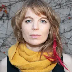 Moira Smileyを聴いたり、ミュージックビデオを鑑賞したり、経歴やツアー日程などを確認したりしましょう！