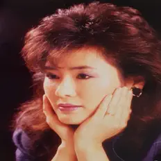 Yu Myeong Hwa सुनें, म्यूज़िक वीडियो देखें, बायो पढ़ें, दौरे की तारीखें और बहुत कुछ देखें!