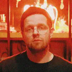 Ouça Stayhomie, assista a videoclipes, leia a biografia, veja as datas das turnês e mais!