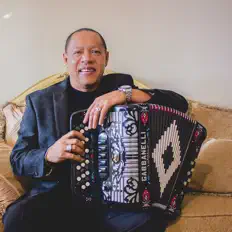 Bolañitoを聴いたり、ミュージックビデオを鑑賞したり、経歴やツアー日程などを確認したりしましょう！