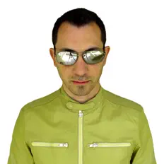 Hör dir Open Source an, schau dir Musikvideos an, lies die Biografie, finde Tourdaten und mehr!