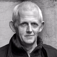 Dengarkan Stephen Warbeck, tonton video musik, baca bio, lihat tanggal tur & lainnya!