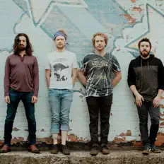 Dengarkan The Tins, tonton video musik, baca bio, lihat tanggal tur & lainnya!