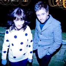 Escucha a Paper Aeroplanes, mira videos musicales, lee su biografía, consulta las fechas de las gira y más.