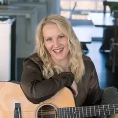 Ouve Missy Armstrong, vê vídeos de música, lê a biografia, vê as datas da digressão e muito mais!