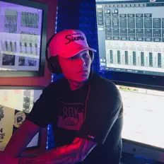 聆聽 Muxy、觀看音樂影片、閱讀小傳、查看巡演日期等！