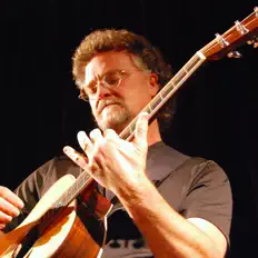 Escucha a Tim Farrell, mira vídeos musicales, lee la biografía, consulta fechas de giras y mucho más.