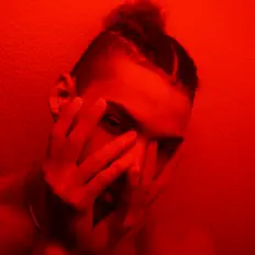 Ouça Lewie, assista a videoclipes, leia a biografia, veja as datas das turnês e mais!