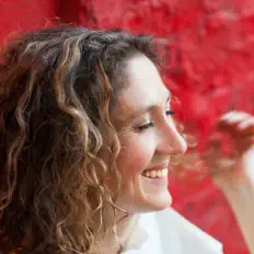 Poslechněte si interpreta Ambika, sledujte hudební videa, přečtěte si životopis, podívejte se na data turné a další informace.