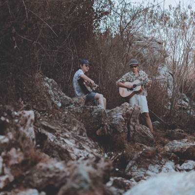 Ascolta Selina and Sirinya, guarda video musicali, leggi la biografia, vedi le date del tour & altro!