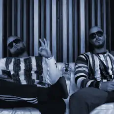 030erを聴いたり、ミュージックビデオを鑑賞したり、経歴やツアー日程などを確認したりしましょう！