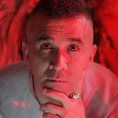 Freddy Rodriguezを聴いたり、ミュージックビデオを鑑賞したり、経歴やツアー日程などを確認したりしましょう！