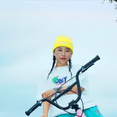 Escucha a KIMDA, mira videos musicales, lee su biografía, consulta las fechas de las gira y más.