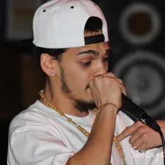 聆聽 C-Mili、觀看音樂影片、閱讀小傳、查看巡演日期等！