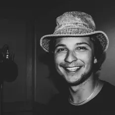 Natey Gを聴いたり、ミュージックビデオを鑑賞したり、経歴やツアー日程などを確認したりしましょう！