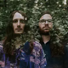 Roadkill Ghost Choirを聴いたり、ミュージックビデオを鑑賞したり、経歴やツアー日程などを確認したりしましょう！