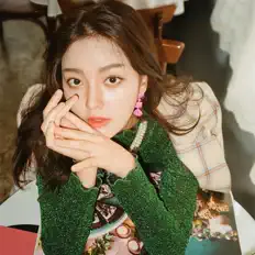 Dengarkan Yoosoo, tonton video musik, baca bio, lihat tanggal tur & lainnya!
