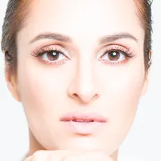 聆聽 Rana Mansour、觀看音樂影片、閱讀小傳、查看巡演日期等！