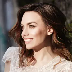 Ακούστε περιεχόμενο από Crystallia, παρακολουθήστε μουσικά βίντεο, διαβάστε το βιογραφικό, δείτε ημερομηνίες περιοδείας, και πολλά ακόμη!