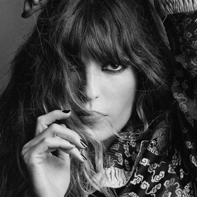 Hör dir Lou Doillon an, schau dir Musikvideos an, lies die Biografie, finde Tourdaten und mehr!