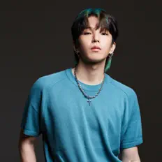 Escucha a JIN, mira videos musicales, lee su biografía, consulta las fechas de las gira y más.