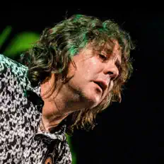 Listen to Sean Chambers, watch music videos, read bio, see tour dates & more!