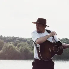 聆聽 a balladeer、觀看音樂影片、閱讀小傳、查看巡演日期等！