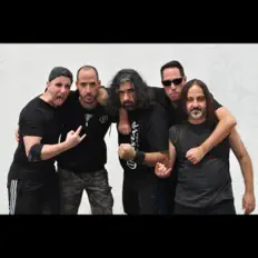 Takkenを聴いたり、ミュージックビデオを鑑賞したり、経歴やツアー日程などを確認したりしましょう！