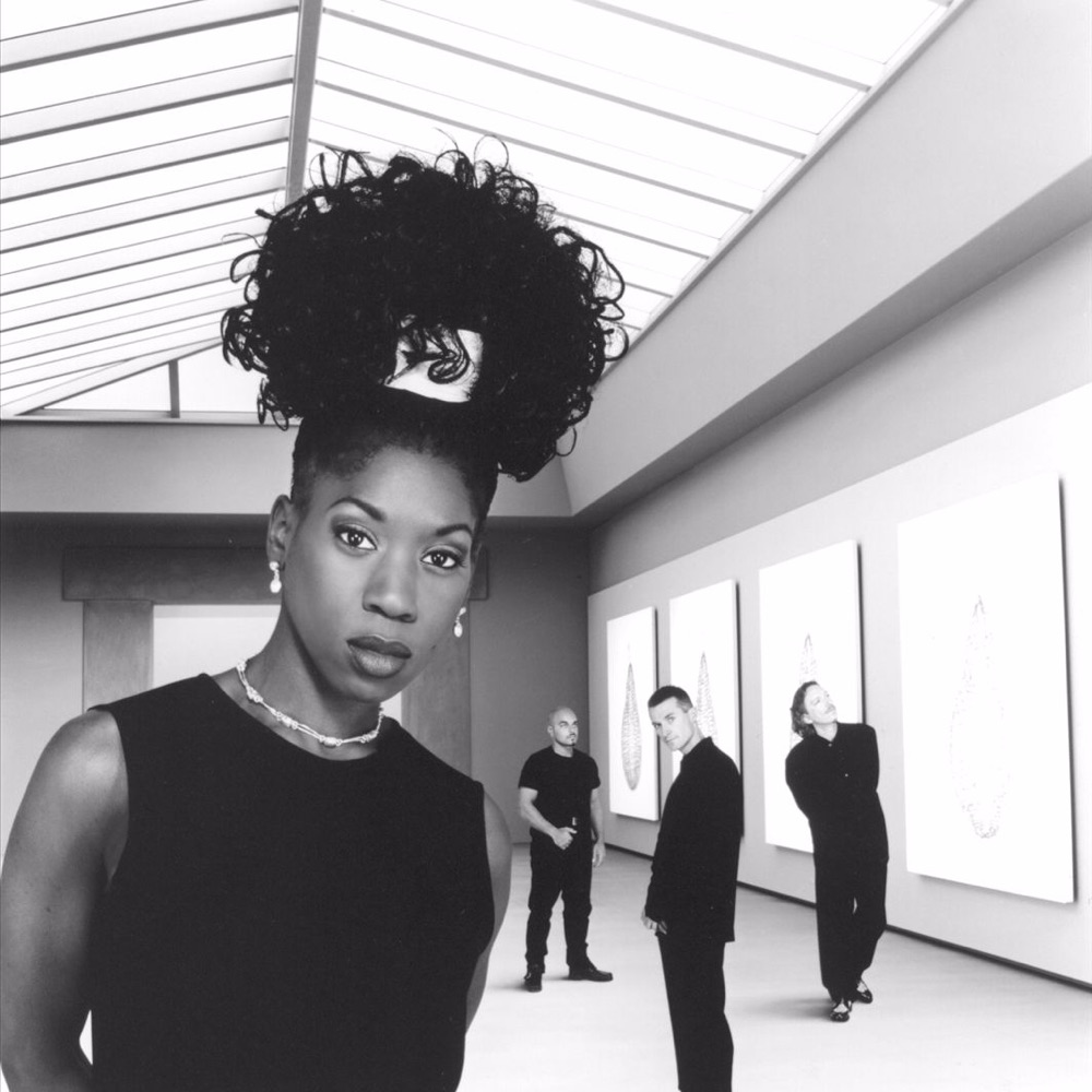 Фото M People