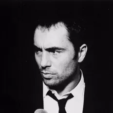 聆聽 Joe Rogan、觀看音樂影片、閱讀小傳、查看巡演日期等！