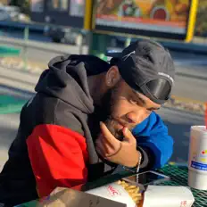 Splashy을(를) 듣고, 뮤직 비디오를 보고, 약력을 읽고, 투어 일정 등을 확인하세요!