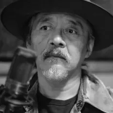 收听 Sujiwo Tejo、观看音乐视频、阅读小传、查看巡演日期等 ！