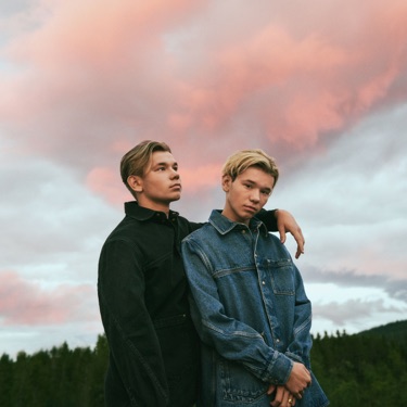 Marcus & Martinus - First Kiss Lyrics 