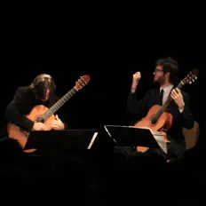 收听 Australian Guitar Duo、观看音乐视频、阅读小传、查看巡演日期等 ！