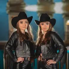 Escucha a Las Marias, mira videos musicales, lee su biografía, consulta las fechas de las gira y más.