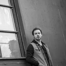 聆聽 Andrew Stein、觀看音樂影片、閱讀小傳、查看巡演日期等！