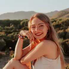 Dengarkan Soph Stardust ASMR, tonton video musik, baca bio, lihat tanggal tur & lainnya!
