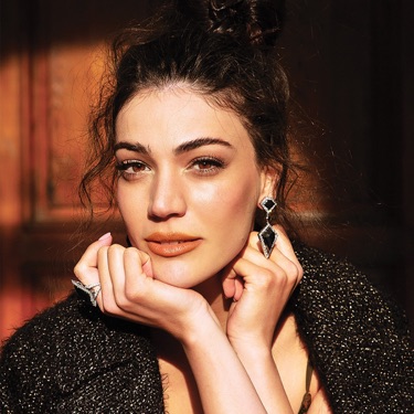Ivi Adamou: биография, факты и достижения