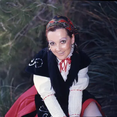 Listen to Ana Kiro, watch music videos, read bio, see tour dates & more!