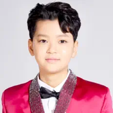 An Yul सुनें, म्यूज़िक वीडियो देखें, बायो पढ़ें, दौरे की तारीखें और बहुत कुछ देखें!