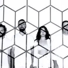 Escucha a LED, mira videos musicales, lee su biografía, consulta las fechas de las gira y más.
