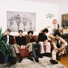 收听 Childhood、观看音乐视频、阅读小传、查看巡演日期等 ！