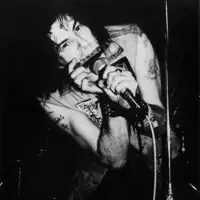 Ascolta undefined, guarda video musicali, leggi la biografia, vedi le date del tour & altro!