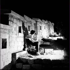 Layを聴いたり、ミュージックビデオを鑑賞したり、経歴やツアー日程などを確認したりしましょう！