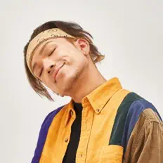 Escucha a Himang, mira videos musicales, lee su biografía, consulta las fechas de las gira y más.