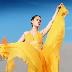 聆聽 Cinta Laura Kiehl、觀看音樂影片、閱讀小傳、查看巡演日期等！