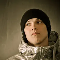 Escucha a Yuzhanin, mira vídeos musicales, lee la biografía, consulta fechas de giras y mucho más.